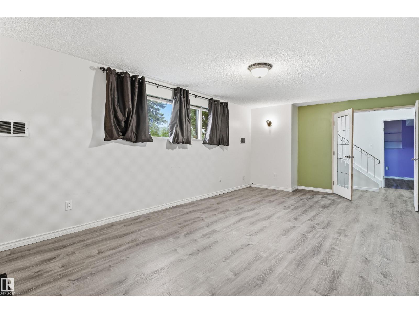 6903 151 AV NW - 30