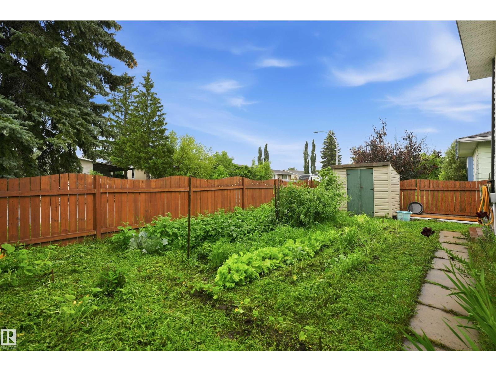 6903 151 AV NW - 5