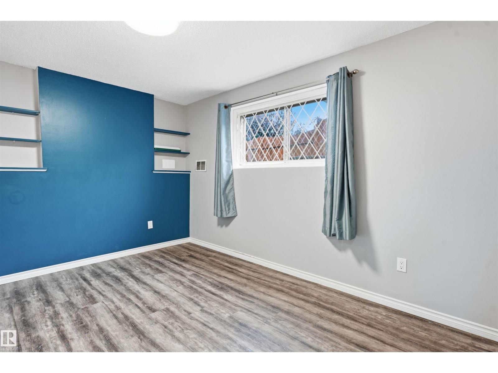 6903 151 AV NW - 7