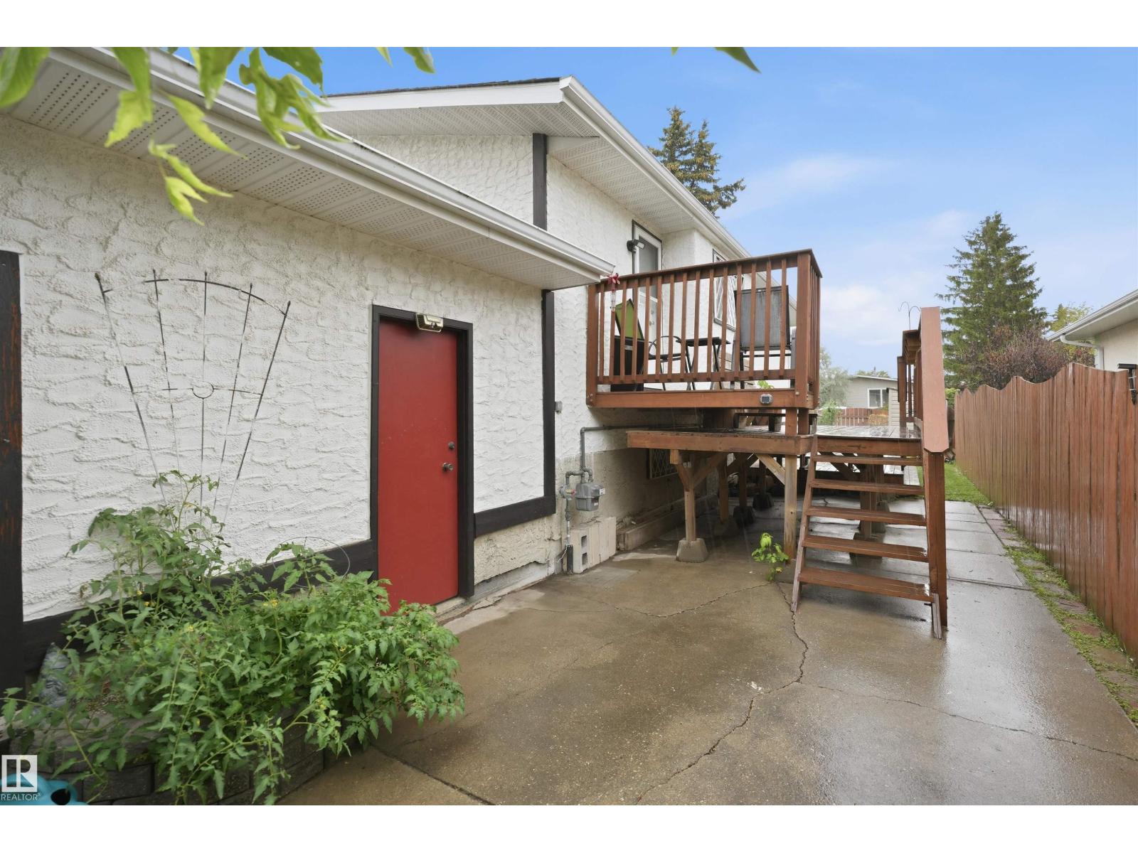 6903 151 AV NW - 8