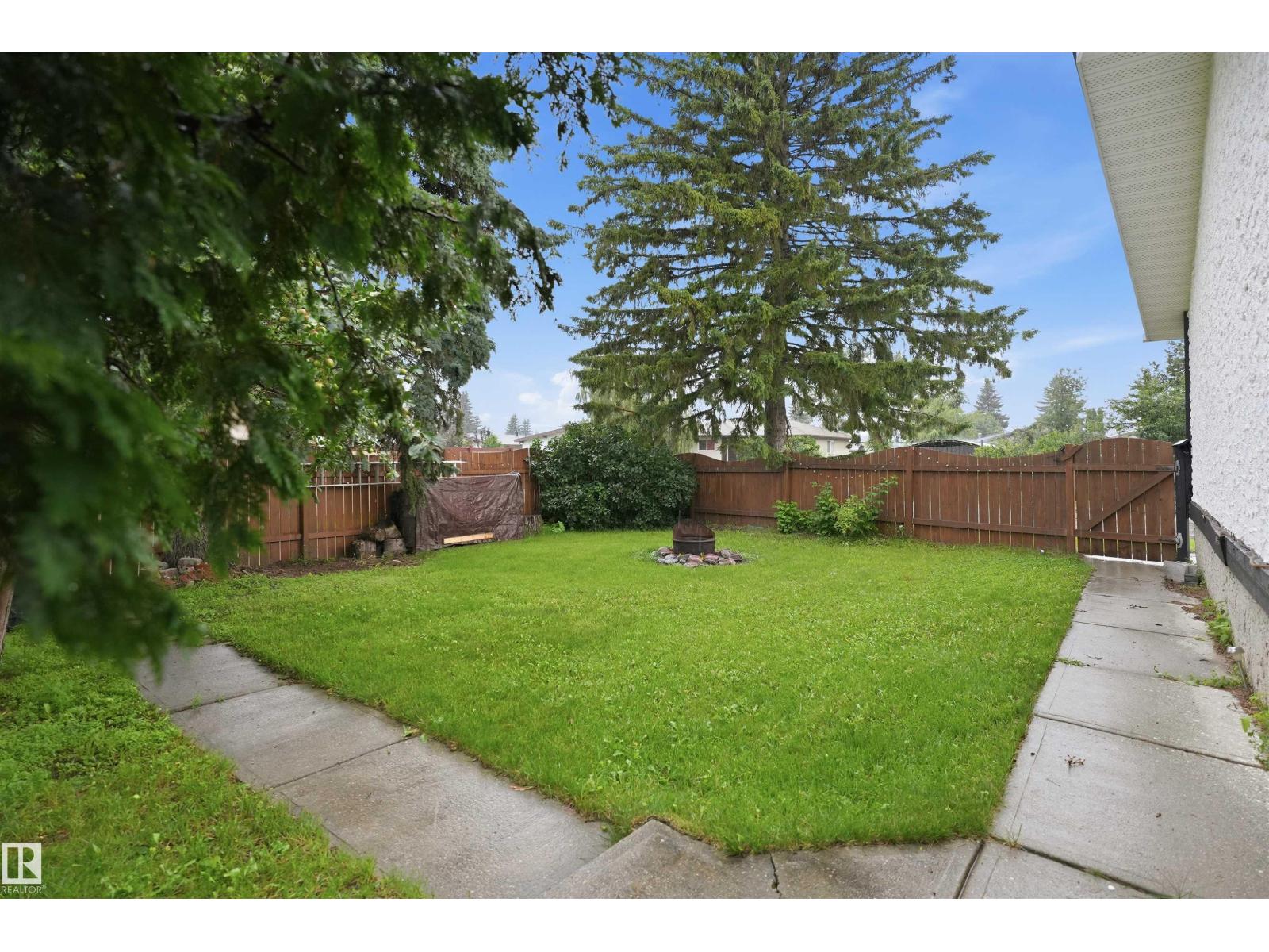 6903 151 AV NW - 9