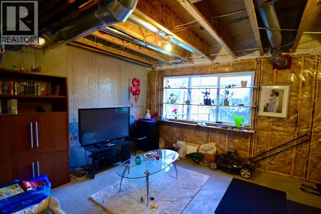613 Hillcrest Road SW - 36