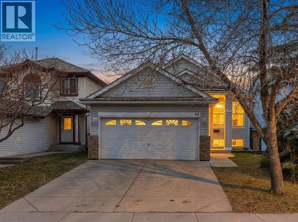 44 Douglas Glen Crescent, Douglasdale/Glen, Calgary photo 2