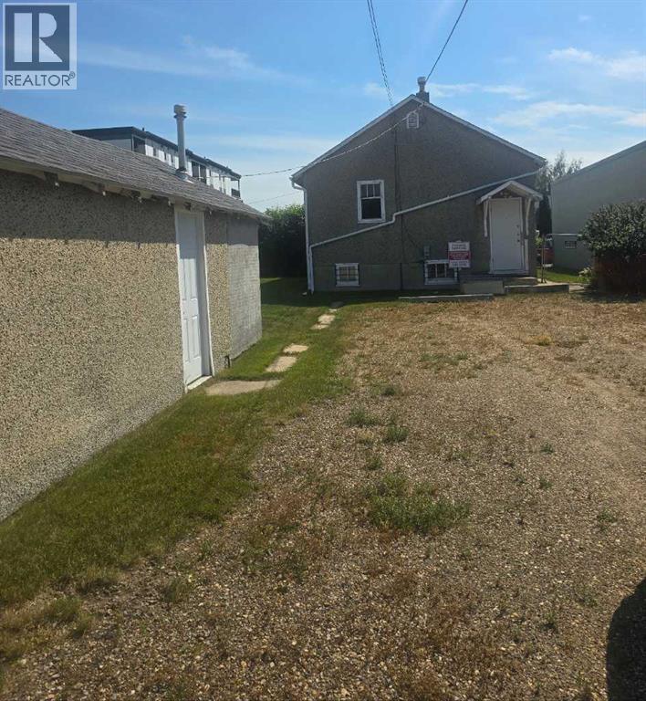 4914 46 Street, Red Deer — photo 2