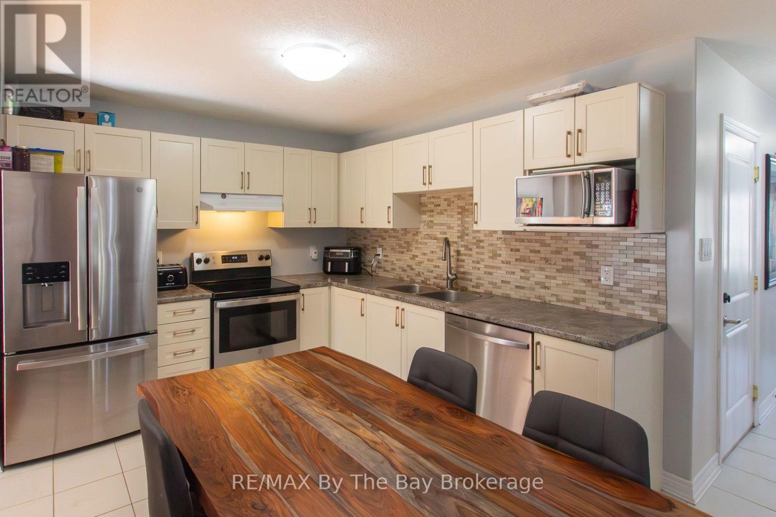 131 STONEBROOK WAY - 8