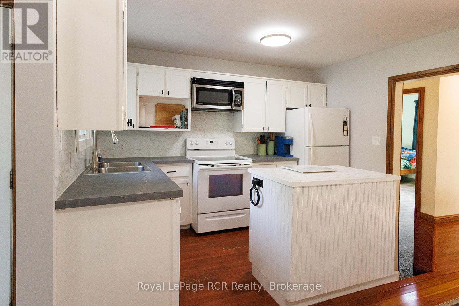 223 DIVISION STREET - Image 10