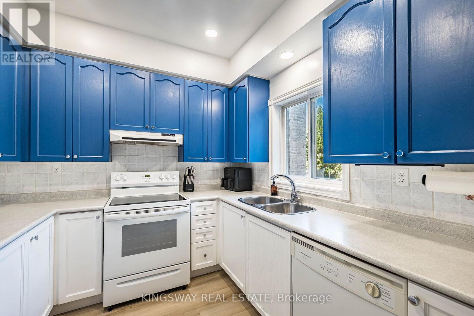 2057 WHITE DOVE CIRCLE - 16
