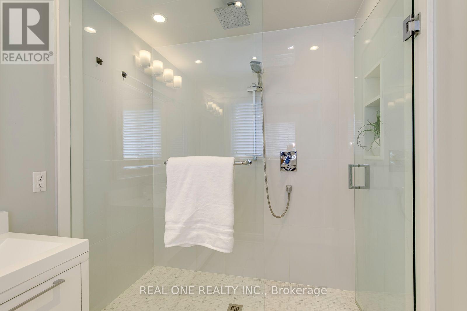 28 OSBORNE CRESCENT - 25