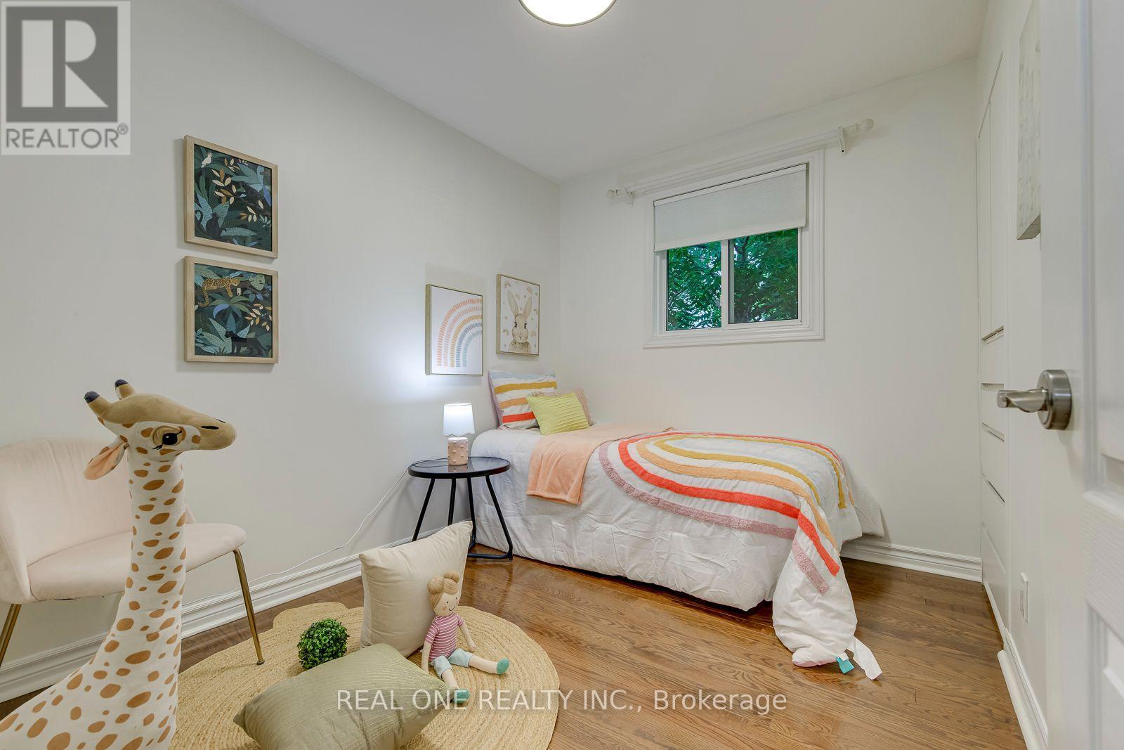 28 OSBORNE CRESCENT - 27