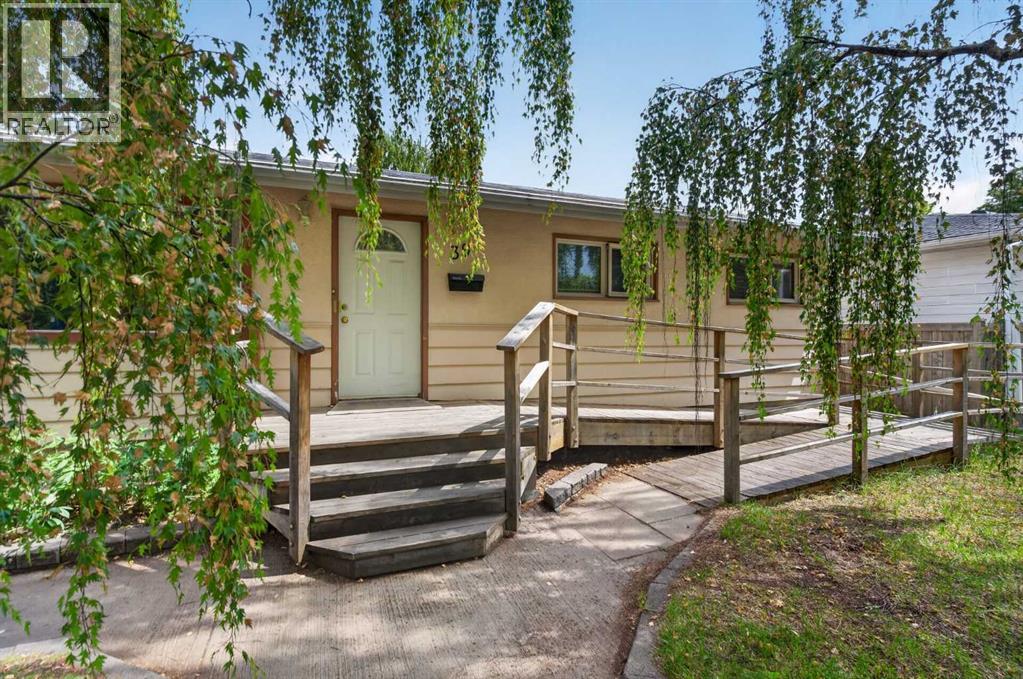 39 Hillgrove Crescent SW, Haysboro, Calgary photo 2