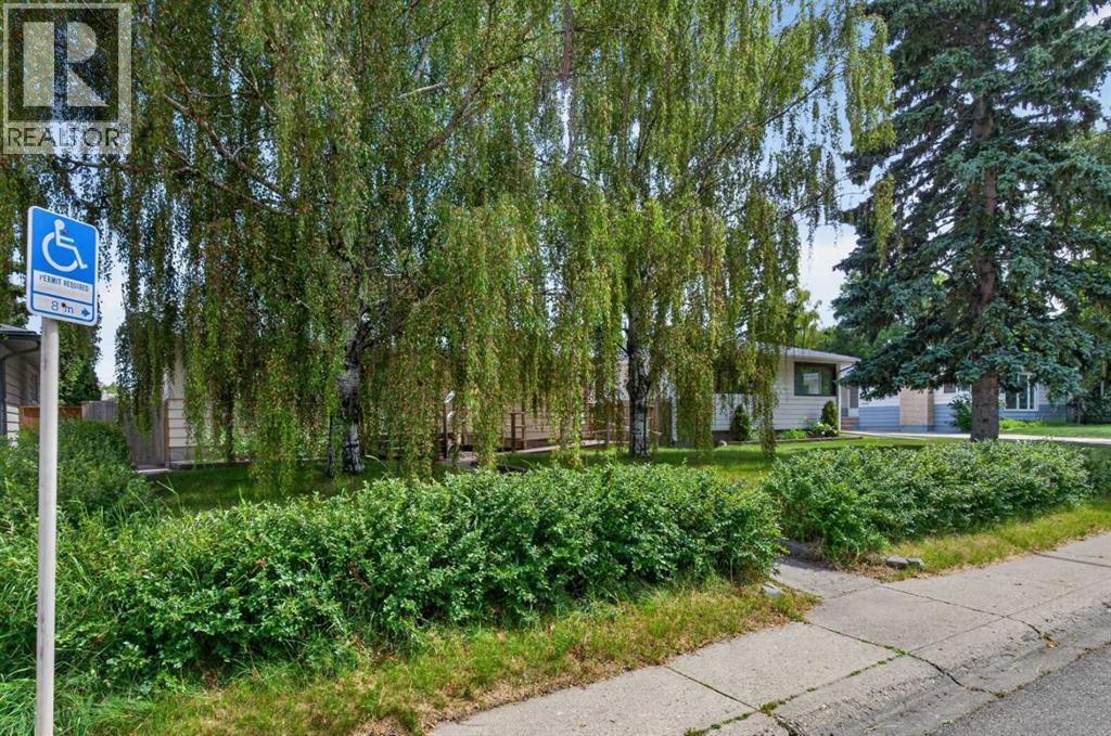 39 Hillgrove Crescent SW, Haysboro, Calgary photo 3