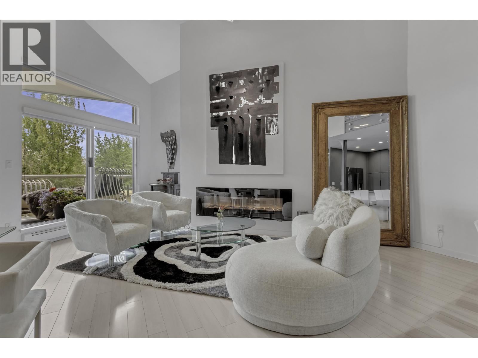 1306 33 CHESTERFIELD PLACE