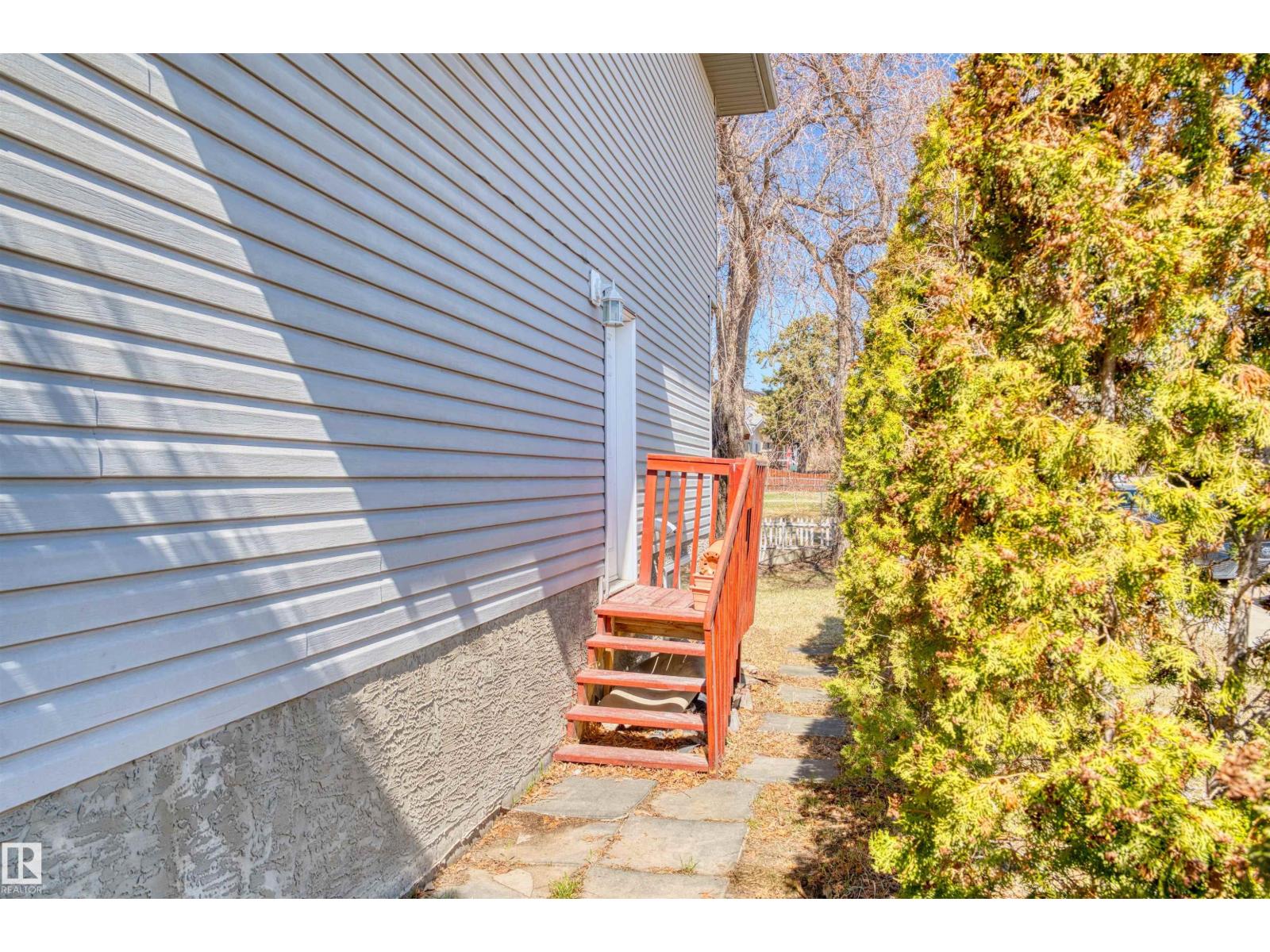 15504 102 AV NW - 27