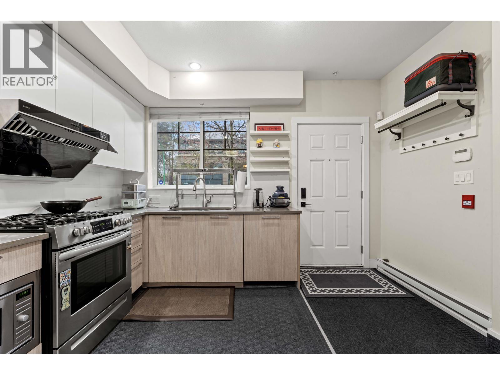 7 5132 CANADA WAY, Burnaby — photo 3