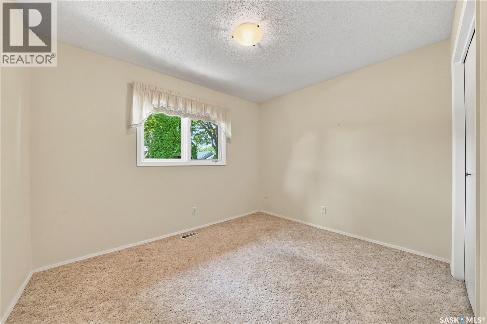 725 7th STREET E - Image 21