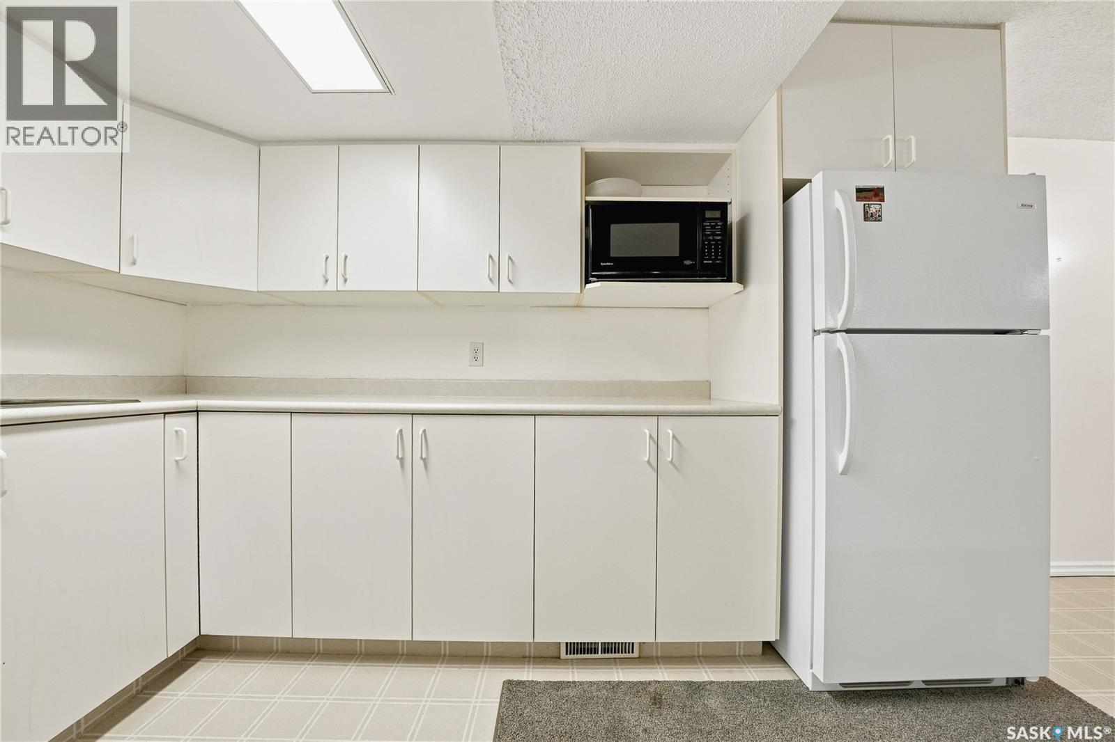 725 7th STREET E - Image 32