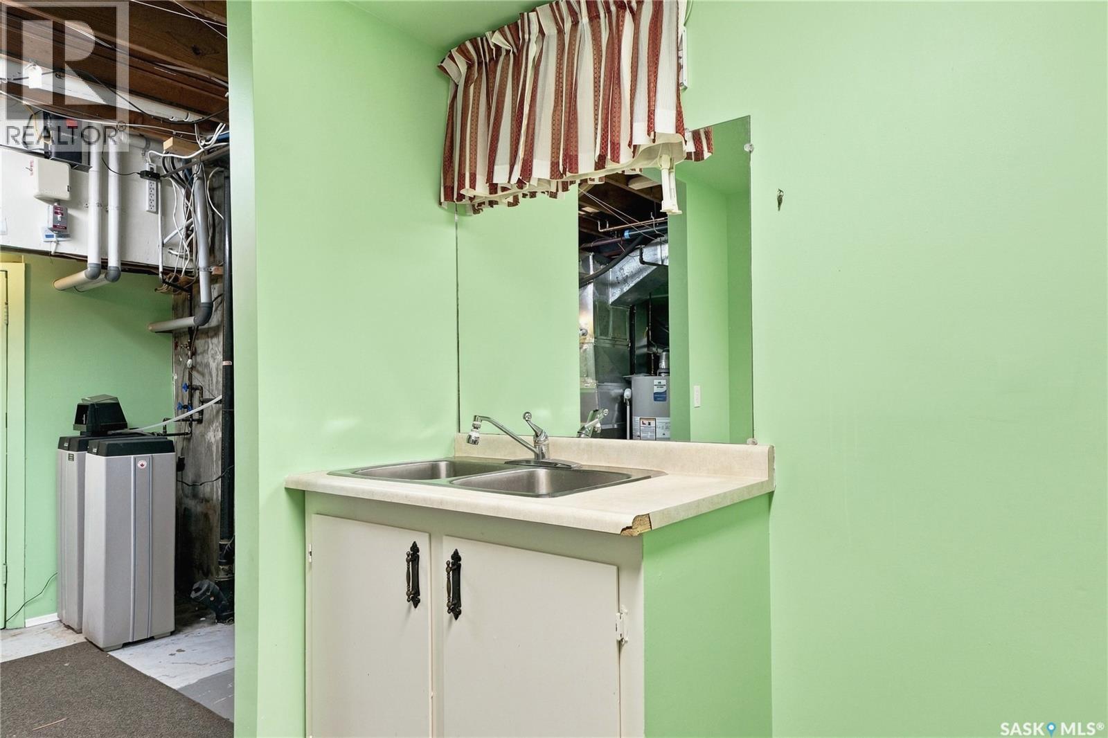 725 7th STREET E - Image 47