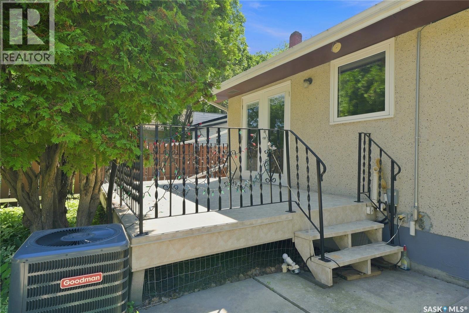 725 7th STREET E - Image 53