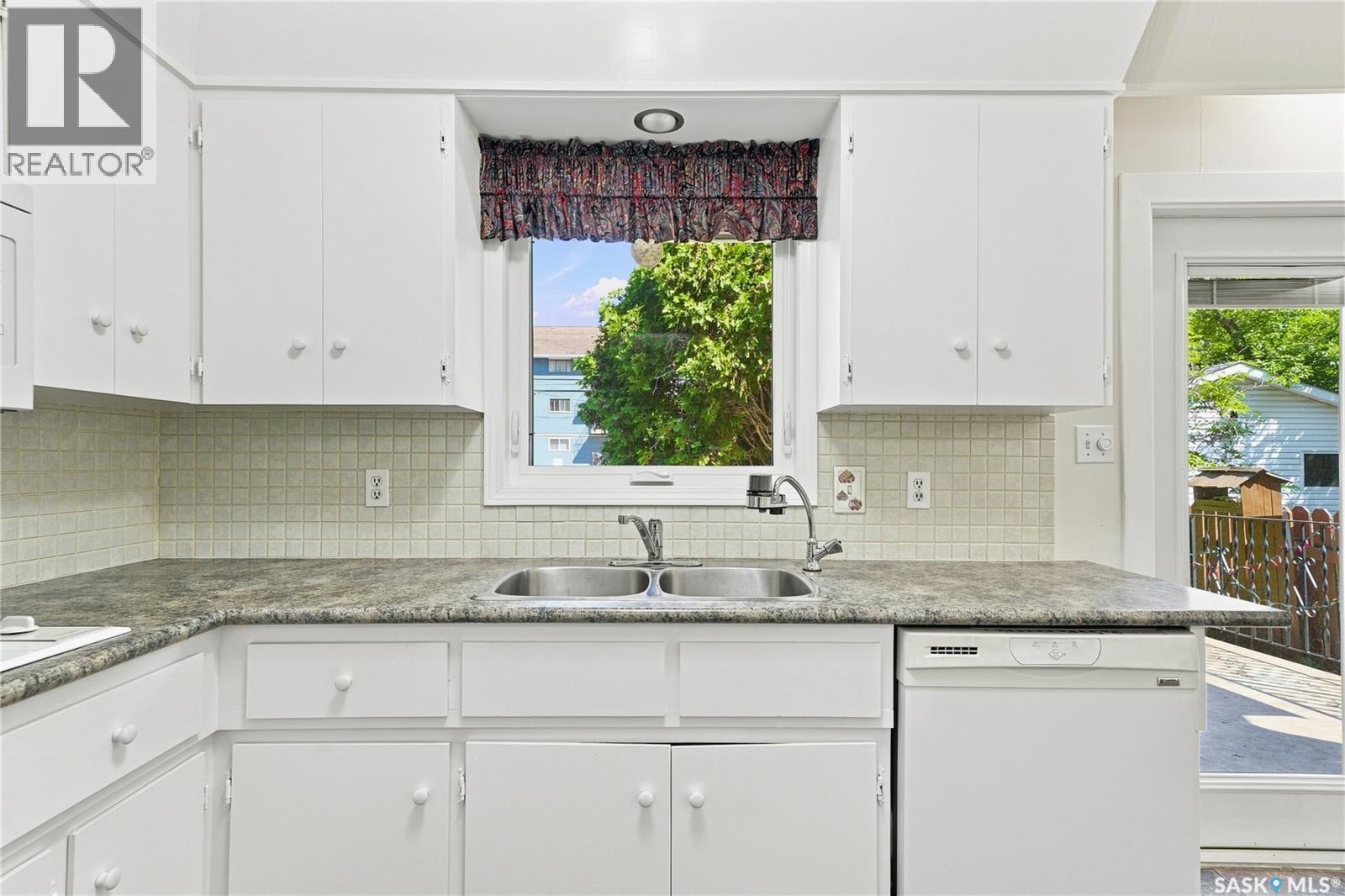 725 7th STREET E - 8