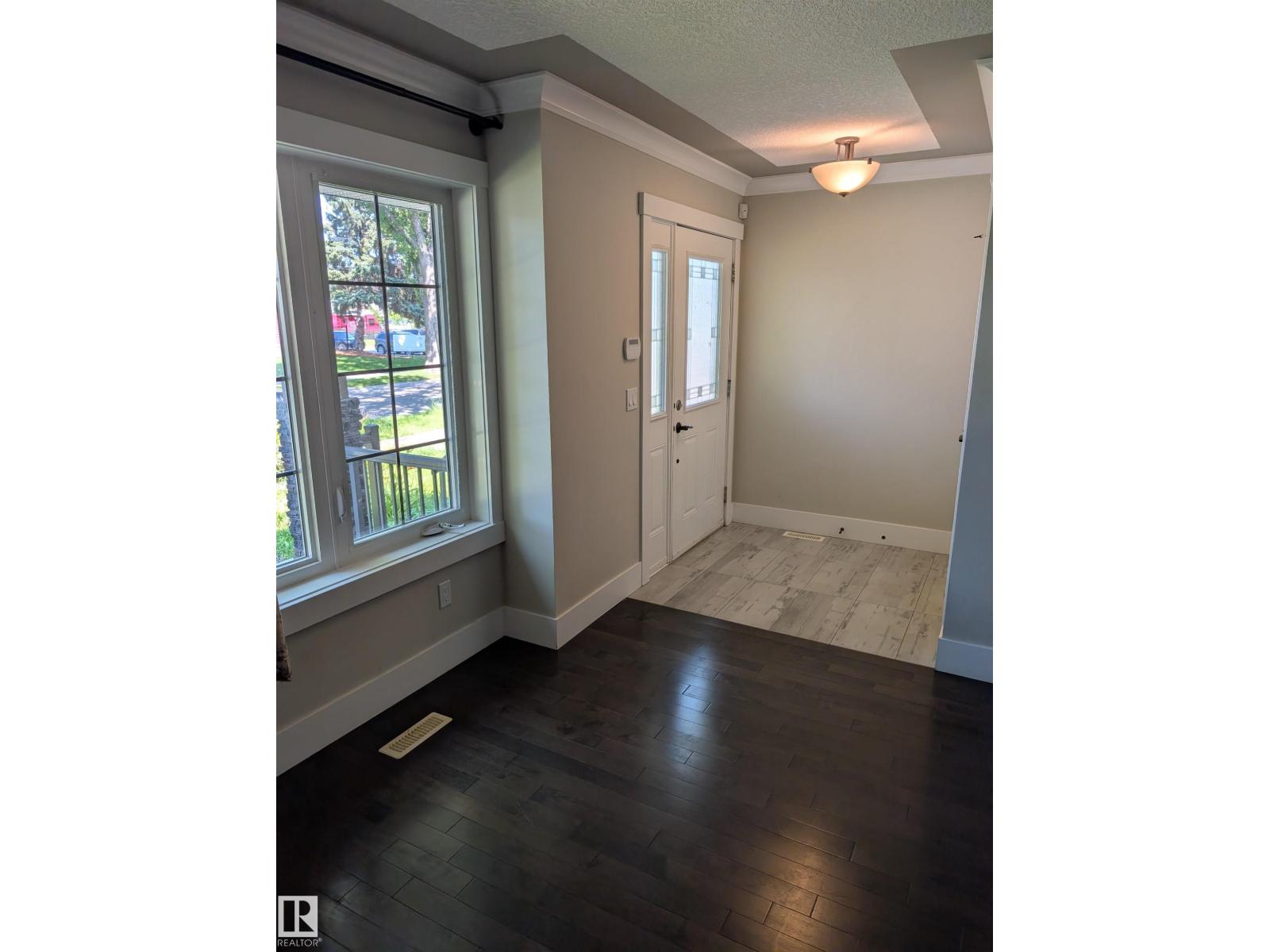 10711 70 AV NW, Allendale, Edmonton photo 2