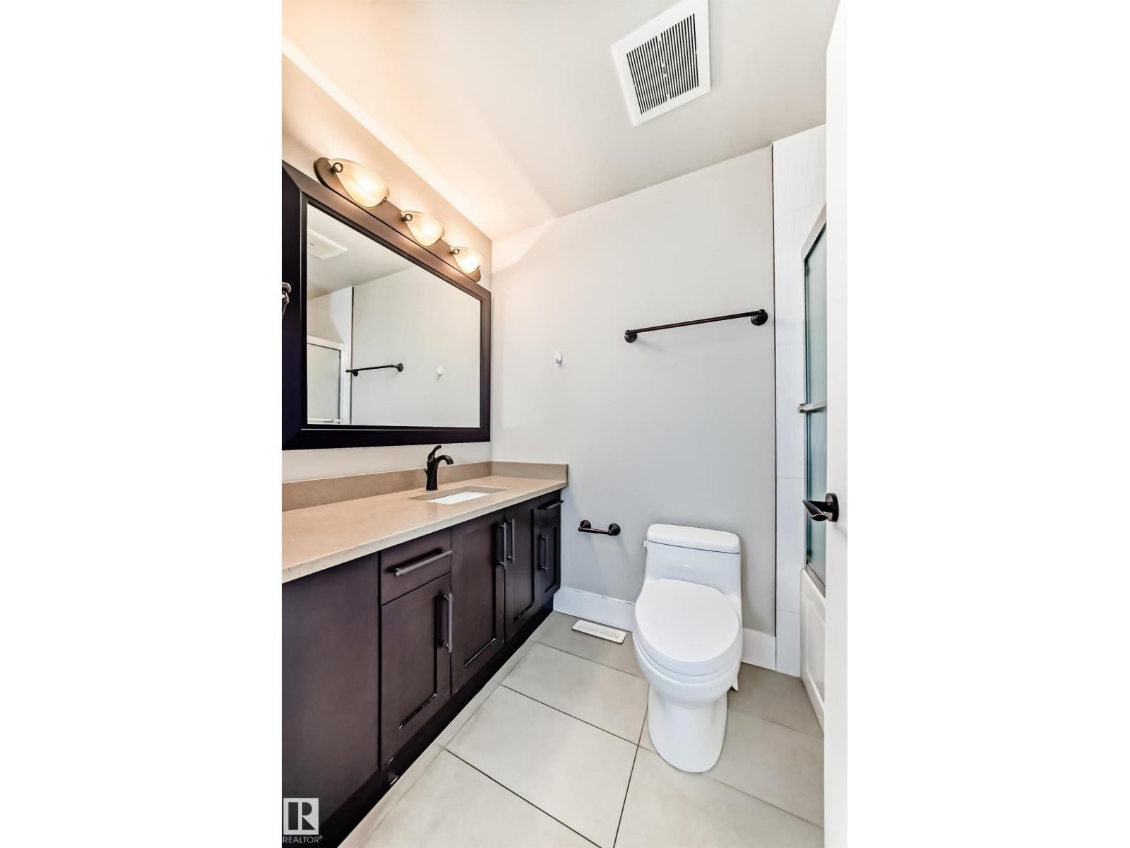 10711 70 AV NW - 33