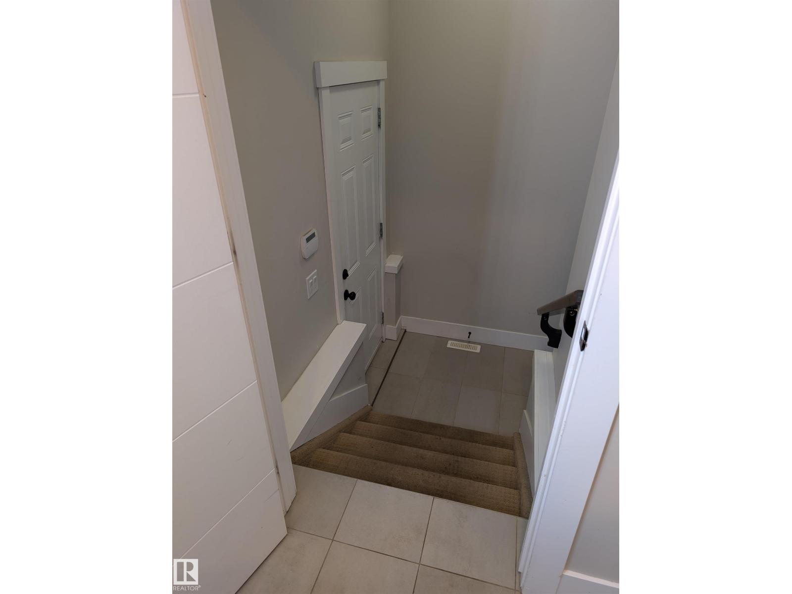 10711 70 AV NW - 34