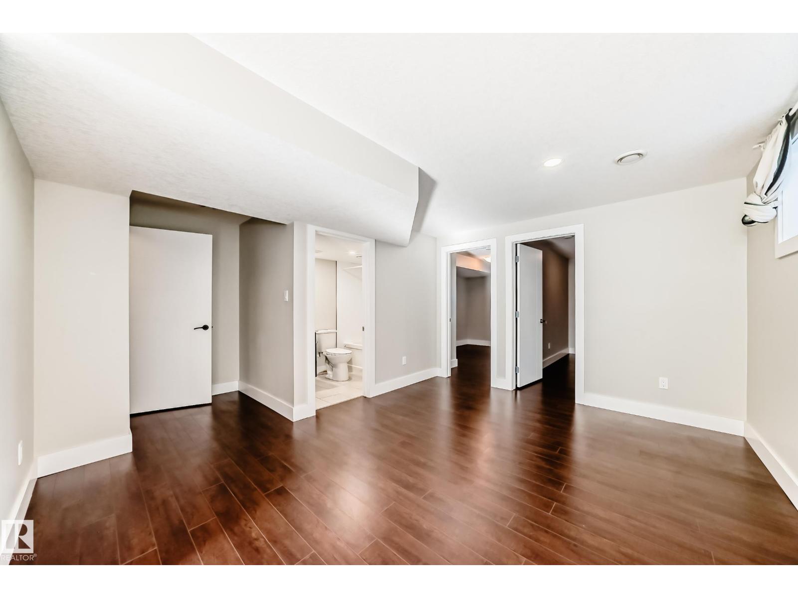 10711 70 AV NW - 37