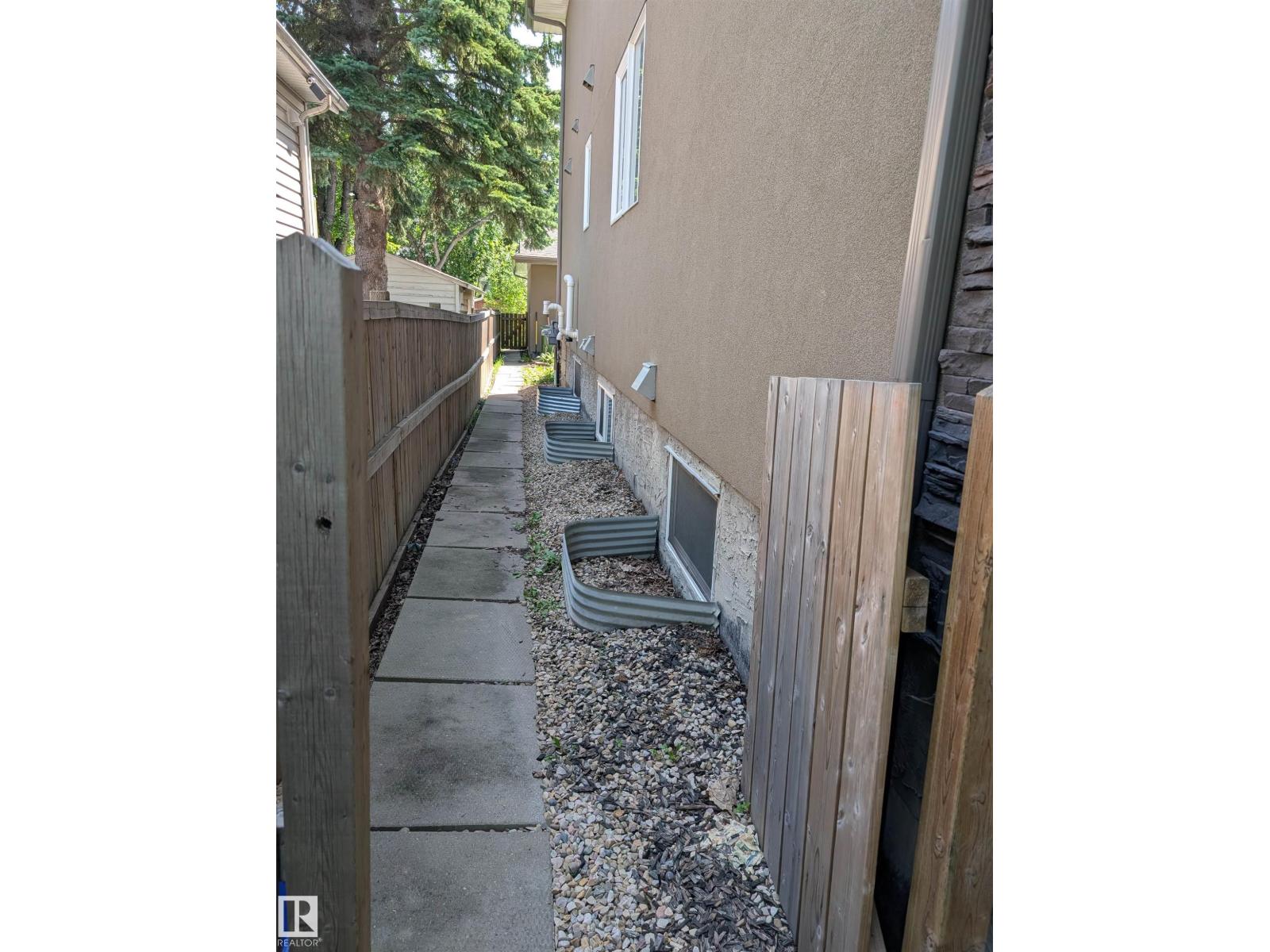 10711 70 AV NW - 41