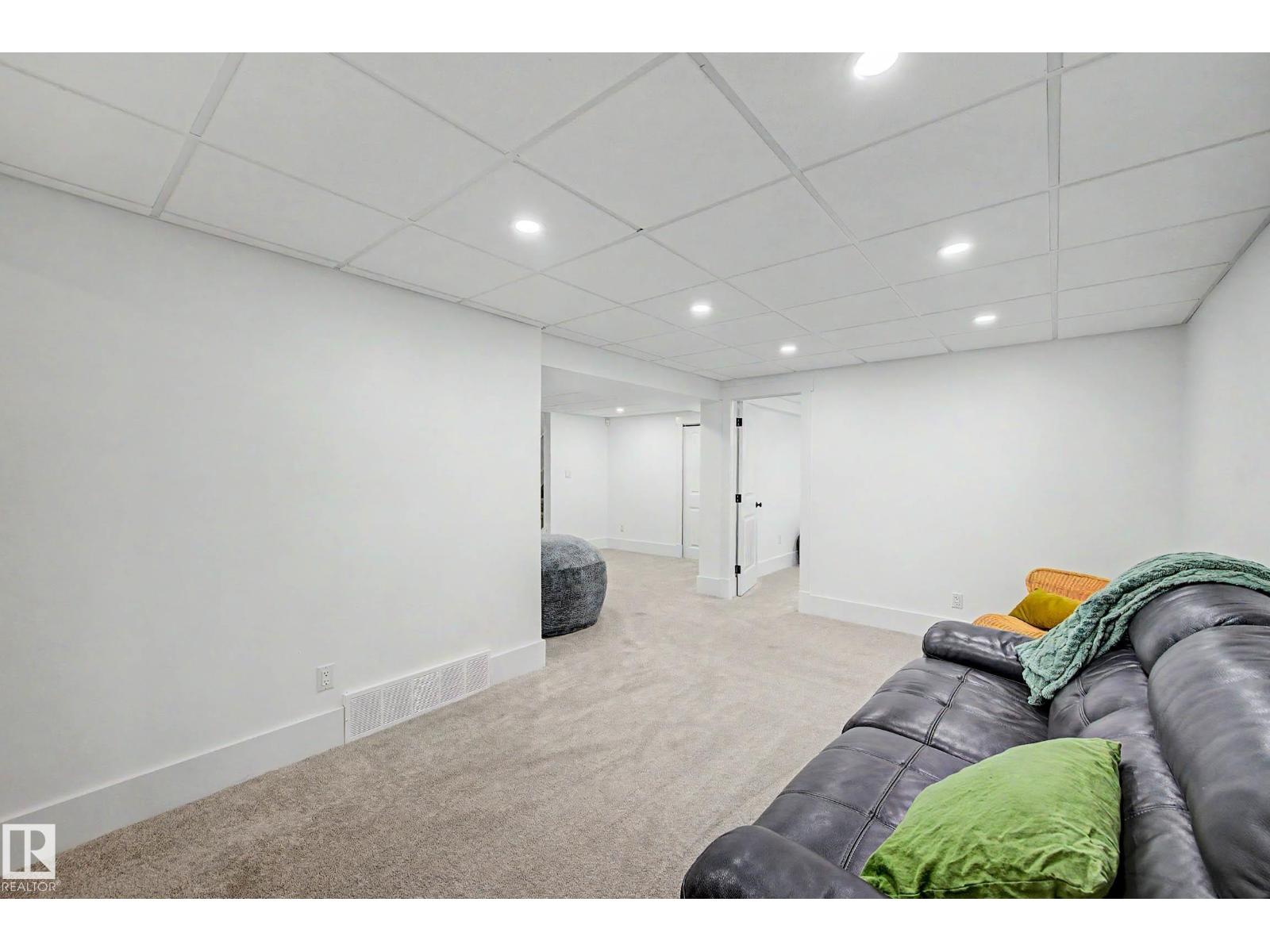 4305 43A AV - Image 32