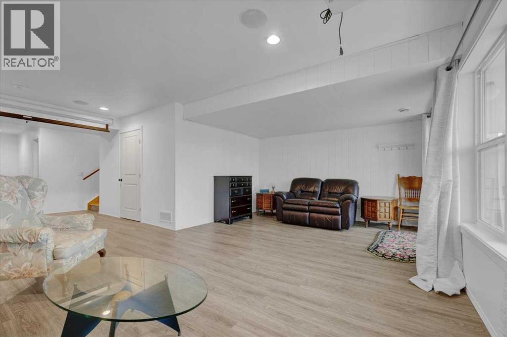 226 Sunset Point, Cochrane