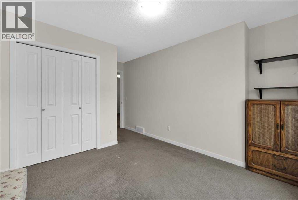 226 Sunset Point, Cochrane