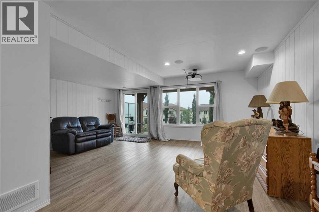 226 Sunset Point, Cochrane