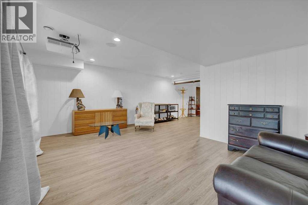 226 Sunset Point, Cochrane
