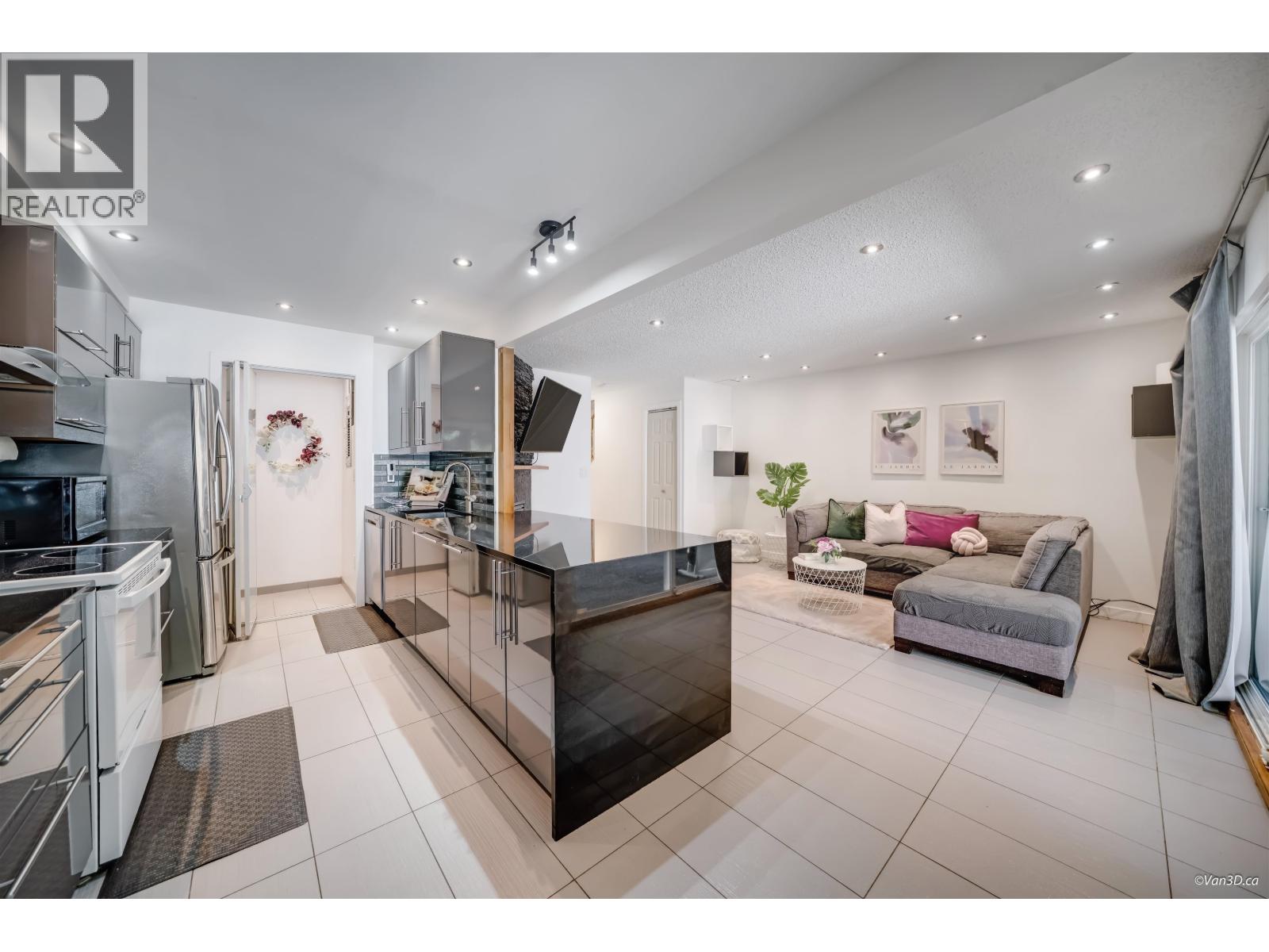 2535 GORDON AVENUE, Port Coquitlam