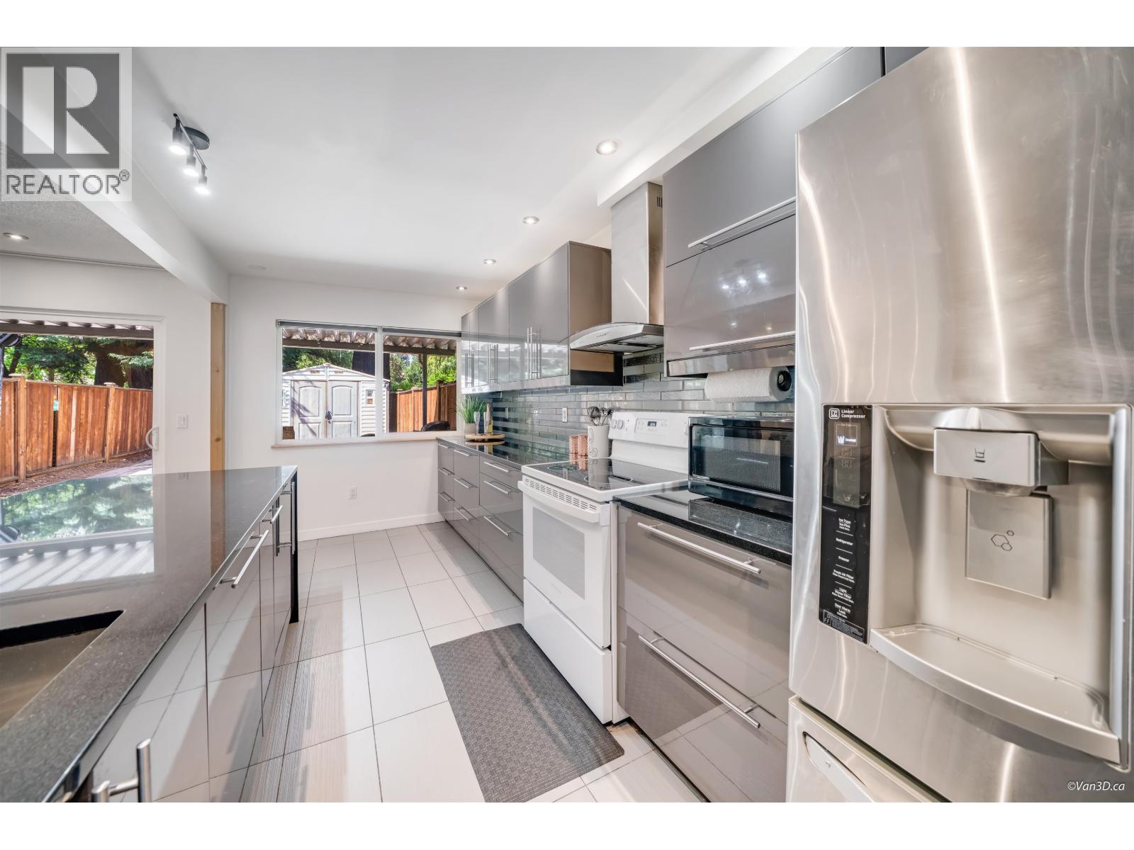 2535 GORDON AVENUE, Port Coquitlam