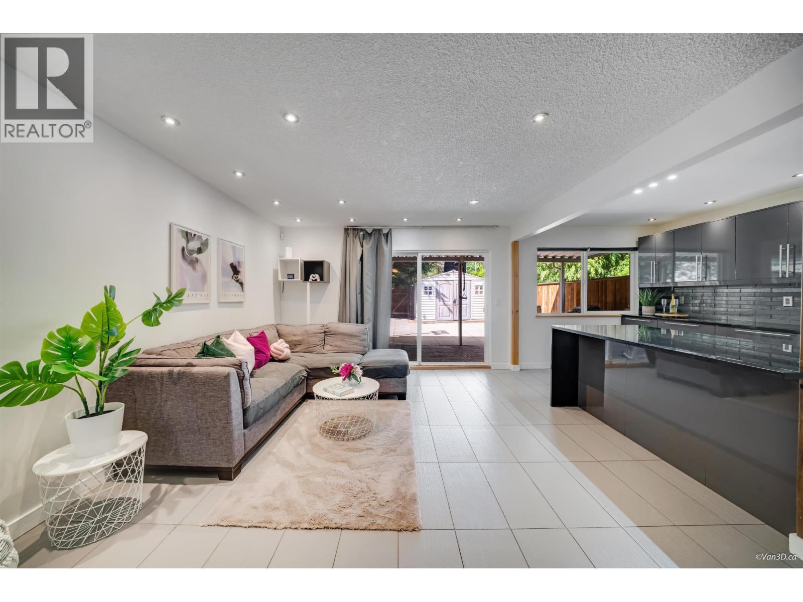 2535 GORDON AVENUE, Port Coquitlam