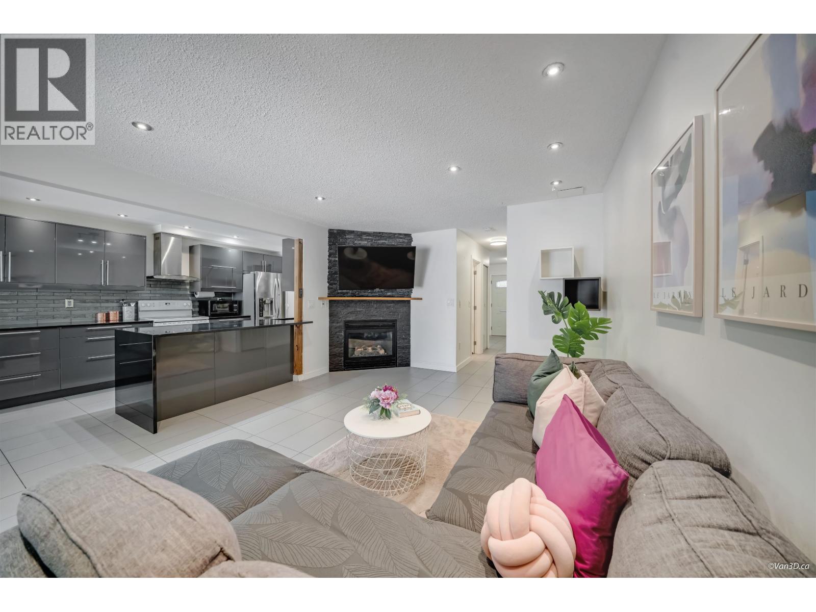 2535 GORDON AVENUE, Port Coquitlam