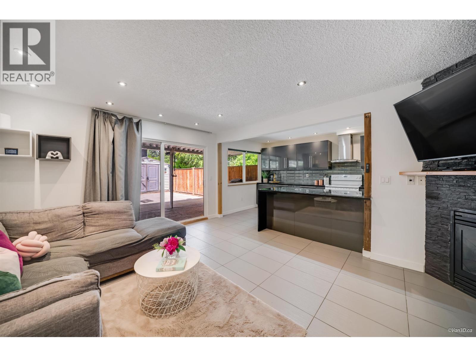 2535 GORDON AVENUE, Port Coquitlam