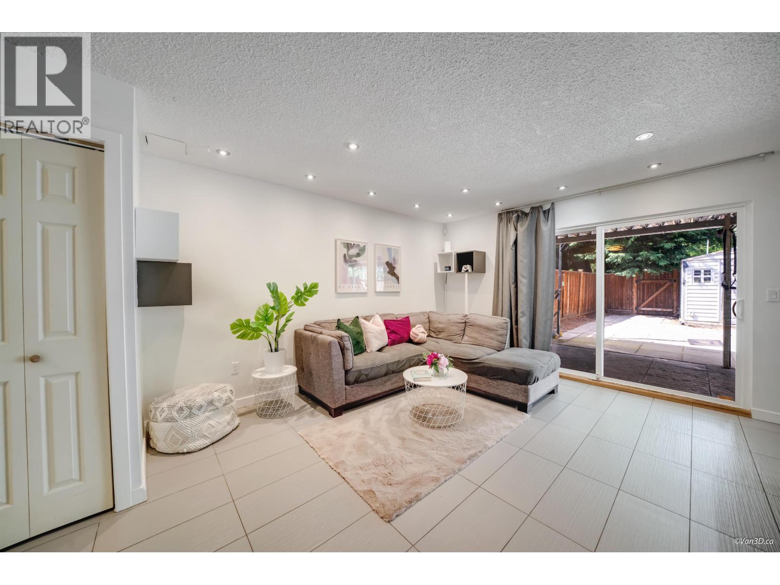 2535 GORDON AVENUE, Port Coquitlam