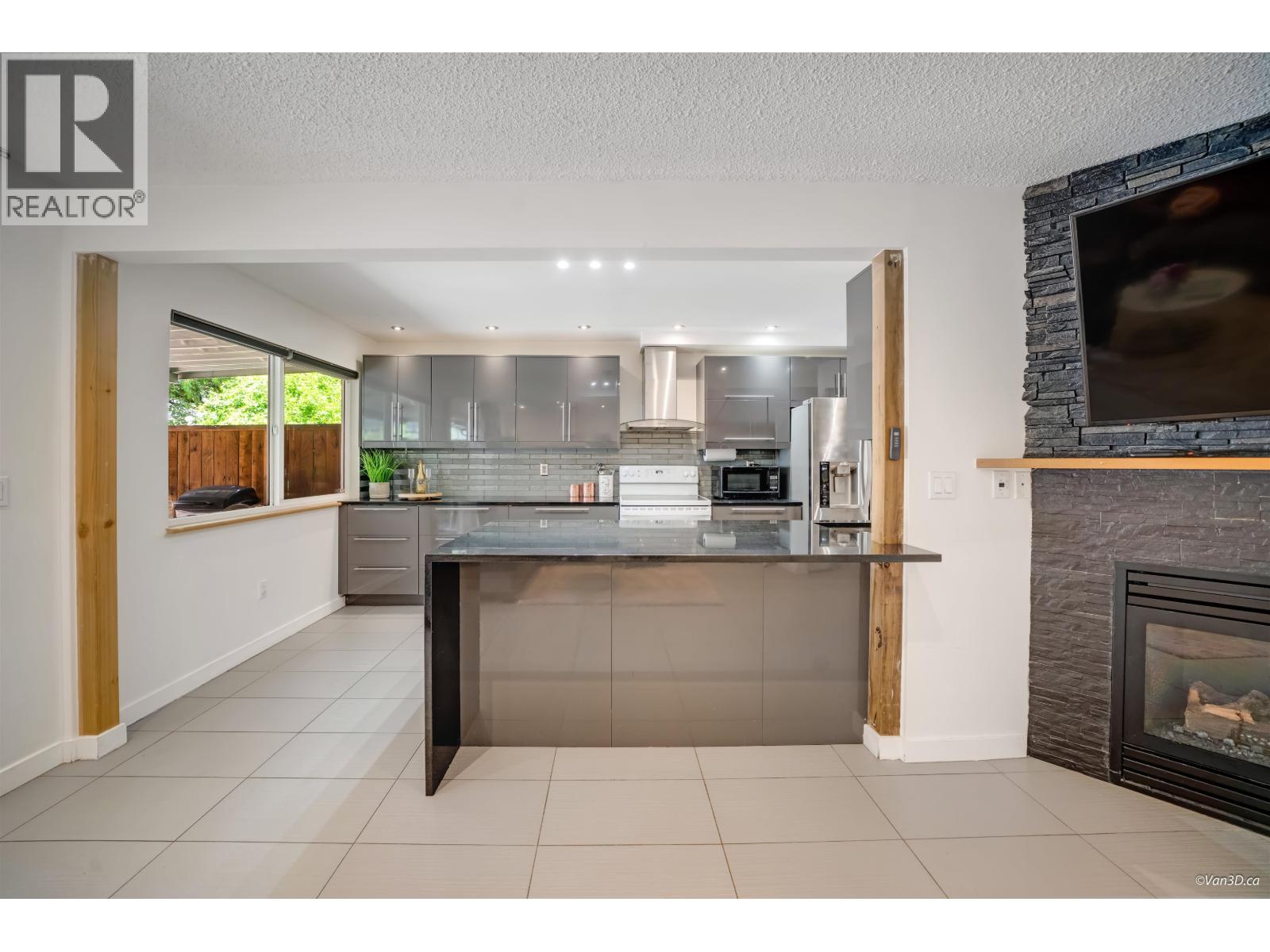 2535 GORDON AVENUE, Port Coquitlam