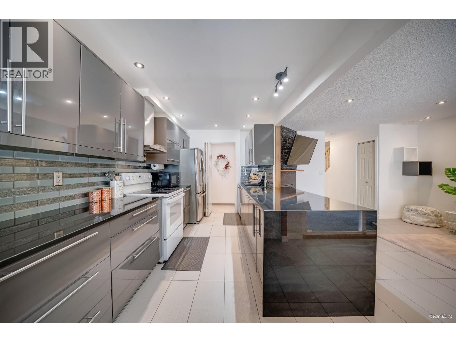 2535 GORDON AVENUE, Port Coquitlam