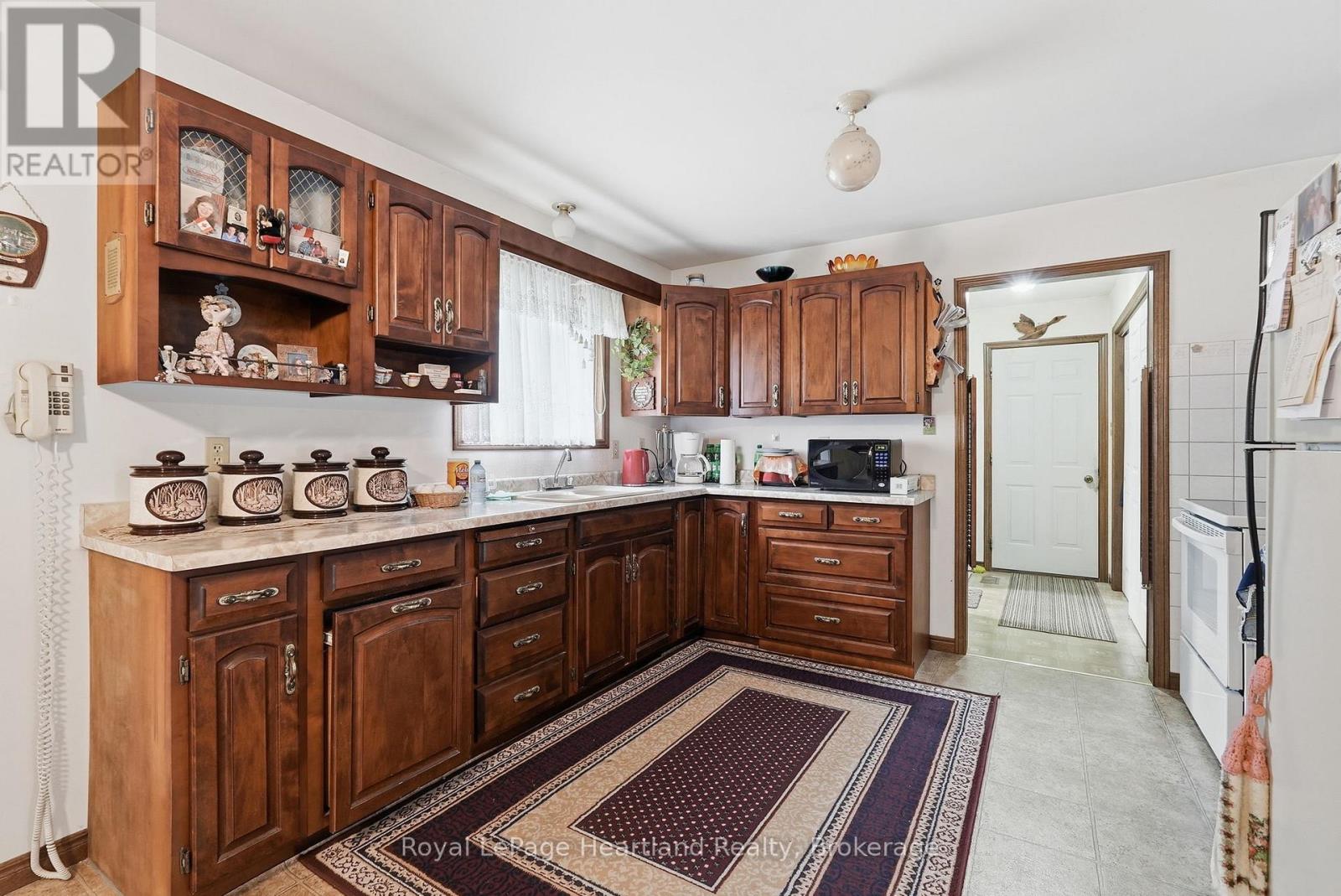 947 CAROLINE STREET - 11