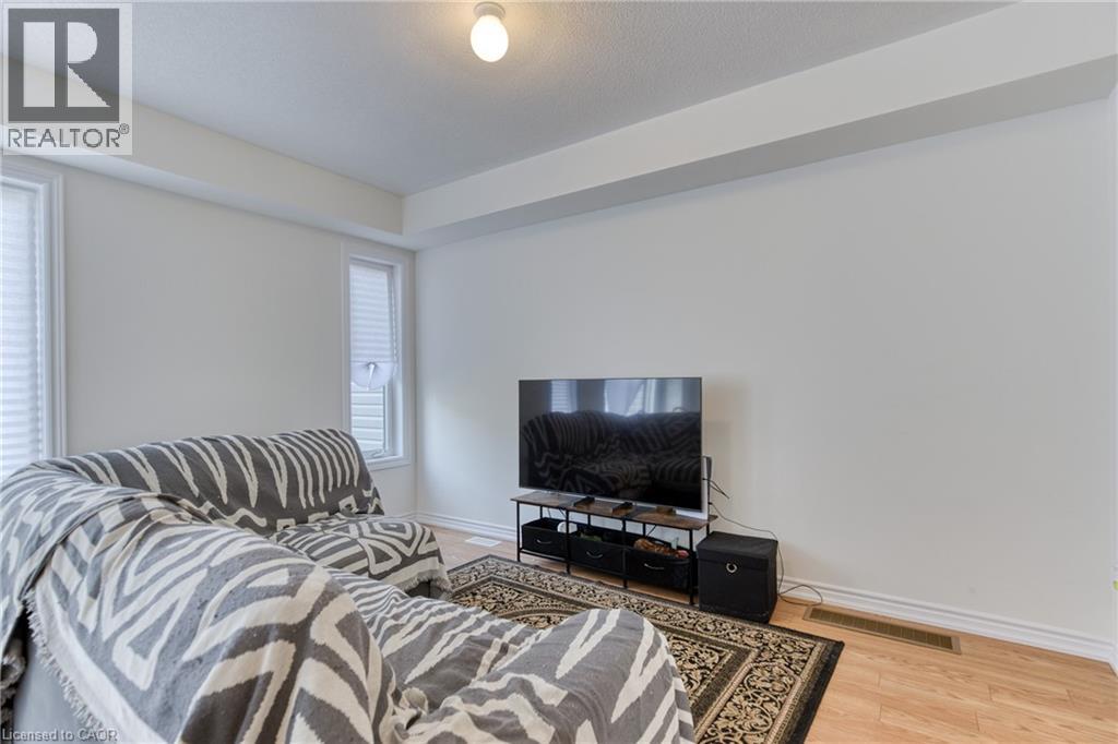12 HYLTON Drive - Image 18