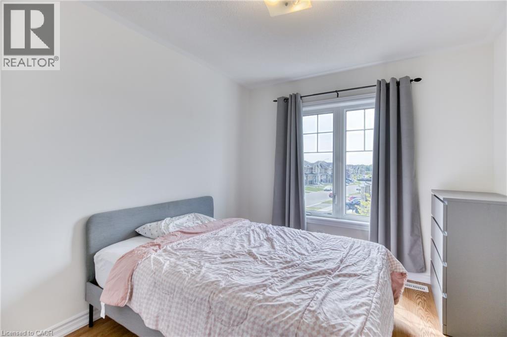 12 HYLTON Drive - 33