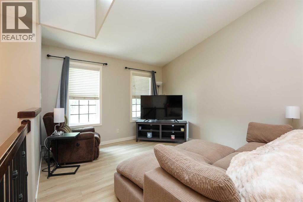 113 Lynx Road N - 11