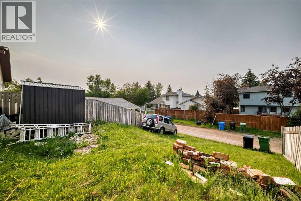 553 Macewan Drive NW - 35
