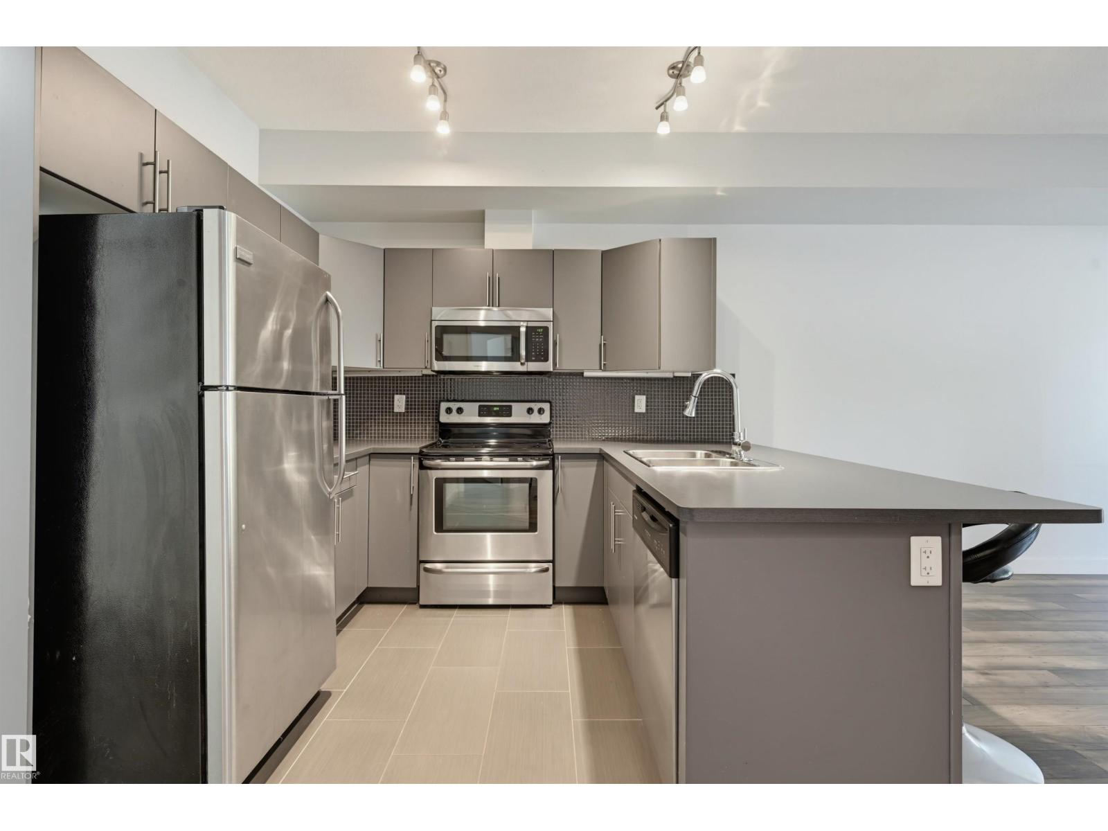 #103 10611 117 ST NW - 7