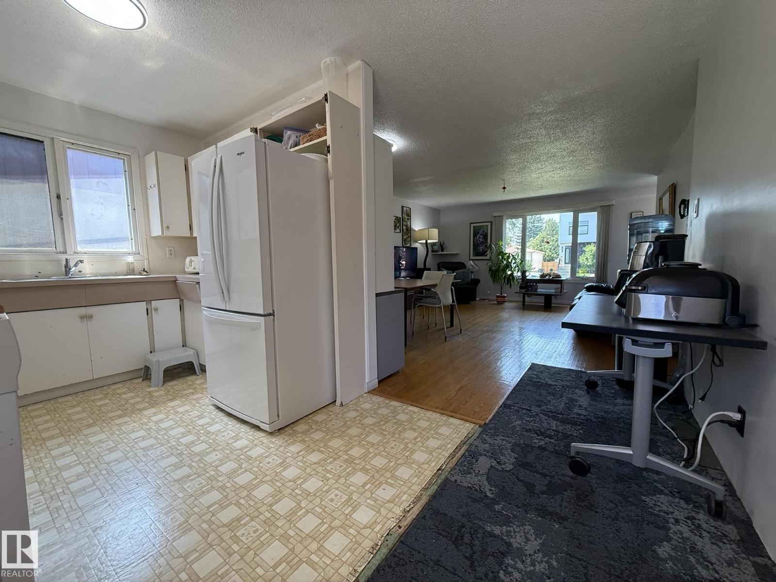 10837 155 ST NW - 10