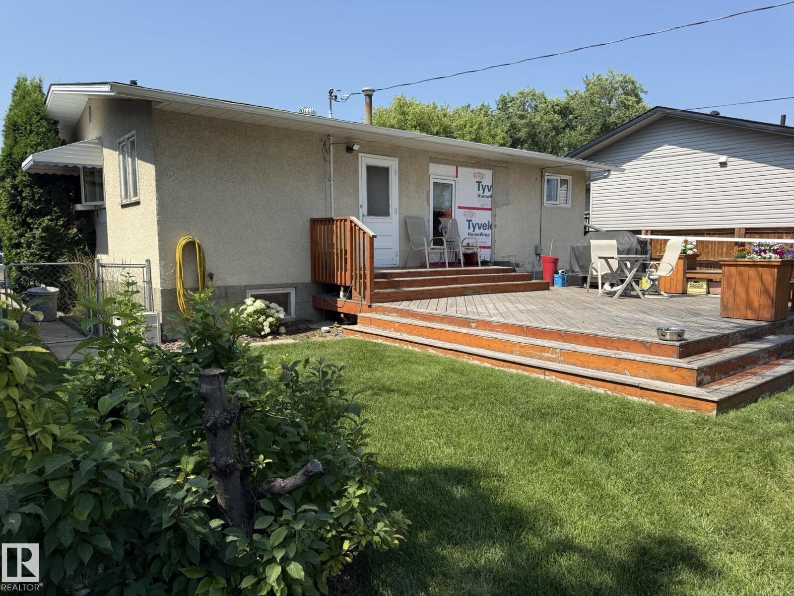 10837 155 ST NW - 39