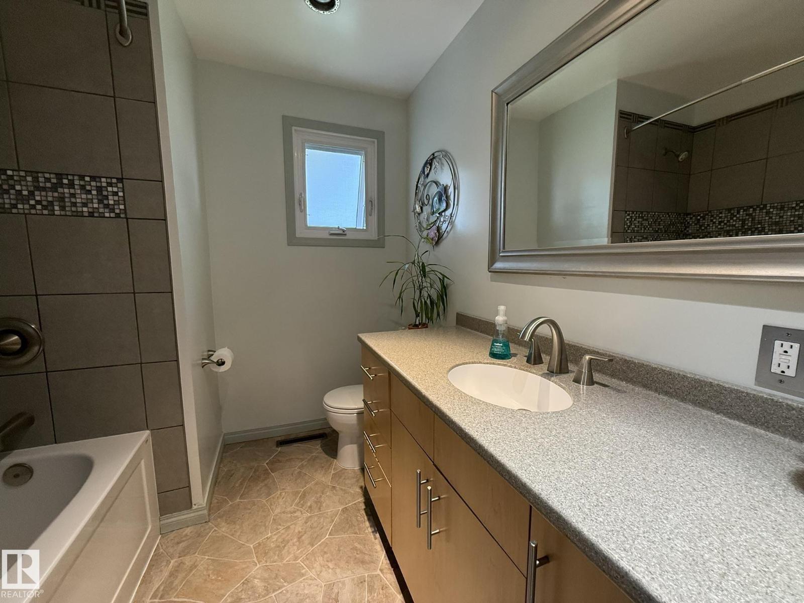 10837 155 ST NW - 21